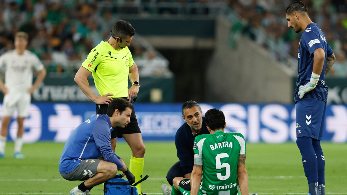 Bartra sufre una lesión parcial de la fascia plantar del pie derecho