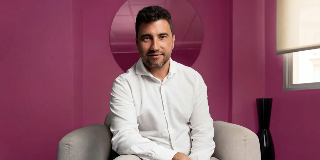 Joaquín Cuenca: «De la economía de cuello azul y cuello blanco pasamos a la de camisetas»