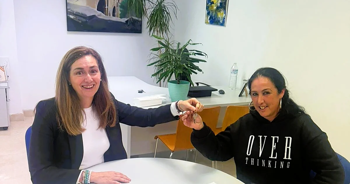 El Ayuntamiento de Ronda entrega una vivienda adaptada a Tania Sanz, la joven con tetraplejia