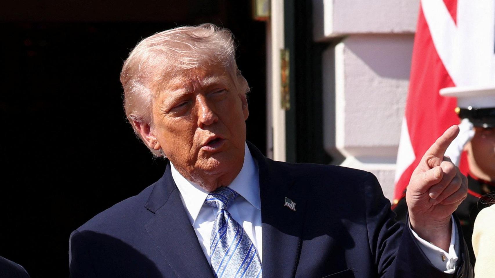 Trump asegura que Irán les ha pedido que abran el estrecho de Ormuz "lo antes posible" al estar en "un estado de colapso"