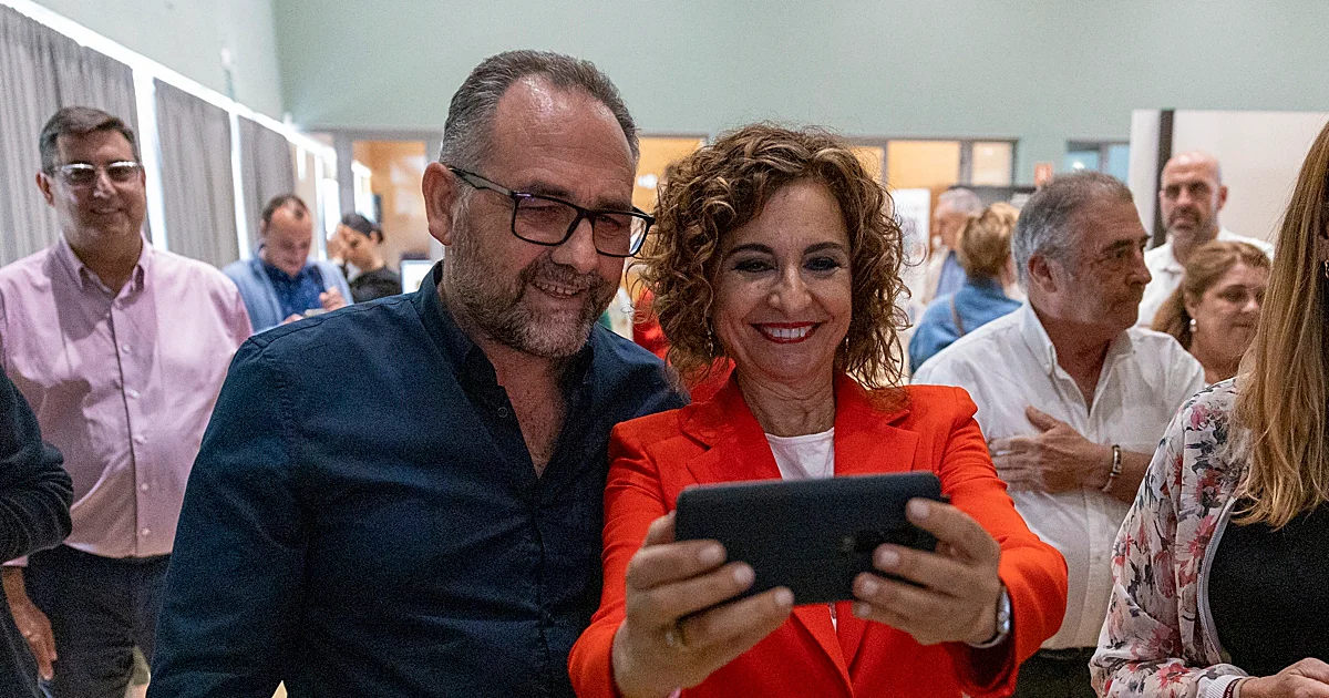 Montero advierte a Moreno de que en Andalucía hay precedentes de «vuelco» en las encuestas