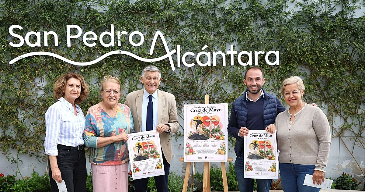 San Pedro acoge una nueva edición de la convivencia vecinal en torno a la Cruz de Mayo de la asociación El Cruce