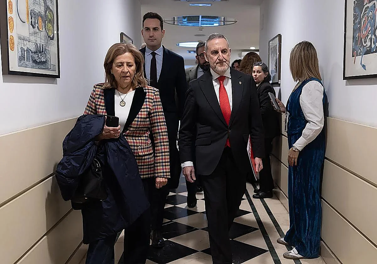 Cerdán amenaza a un senador del PSOE en la comisión del 'caso Koldo' en el Senado: «Pregúntese si está en condiciones de hacerme un reproche ético»