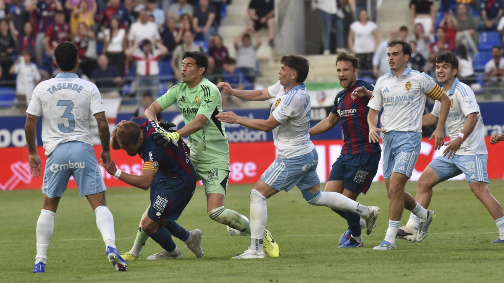 Ya es oficial: Esteban Andrada recibe una histórica sanción de 13 partidos por su puñetazo a Jorge Pulido