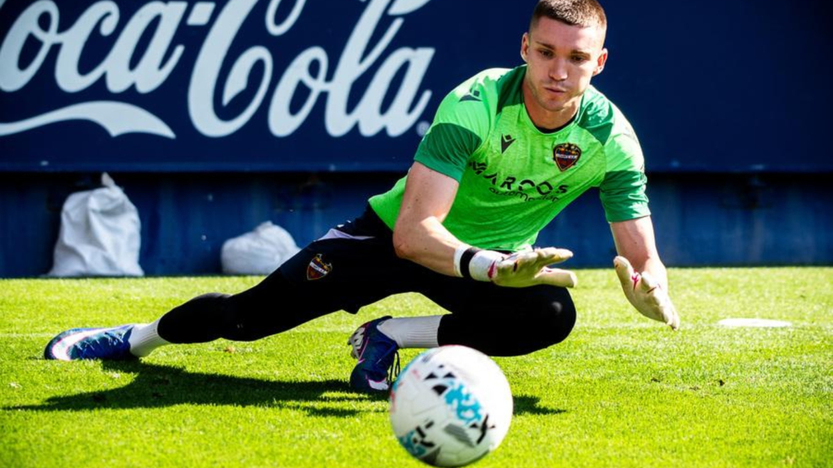 Álex Primo pasará por el quirófano tras sufrir una luxación en el hombro