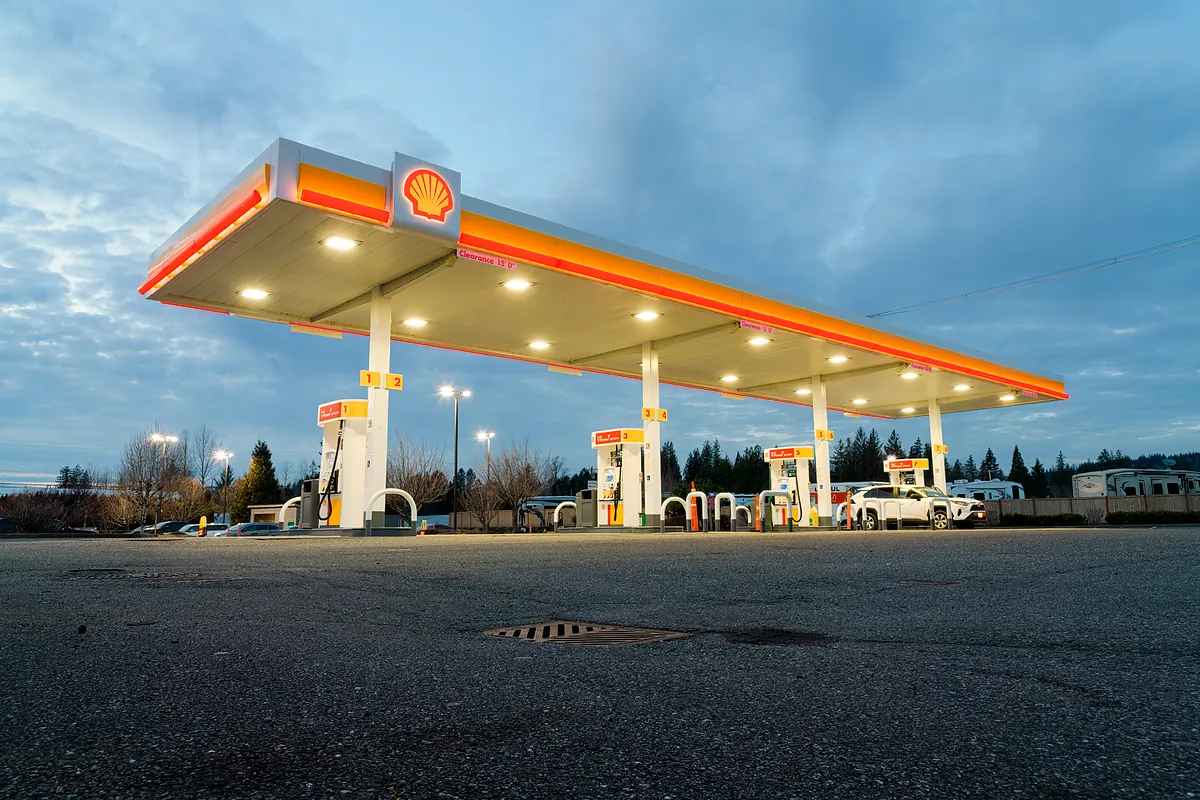 Los ingresos petroleros por la guerra de Irán ofrecen a Shell una oportunidad para adelantar a BP