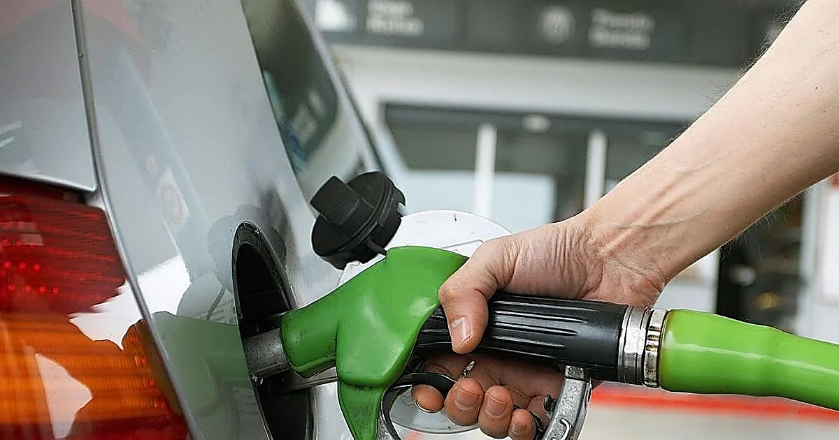 Pillan al mecánico de un concesionario de Málaga usando el combustible de la empresa para su vehículo y alega «vulneración de su intimidad»