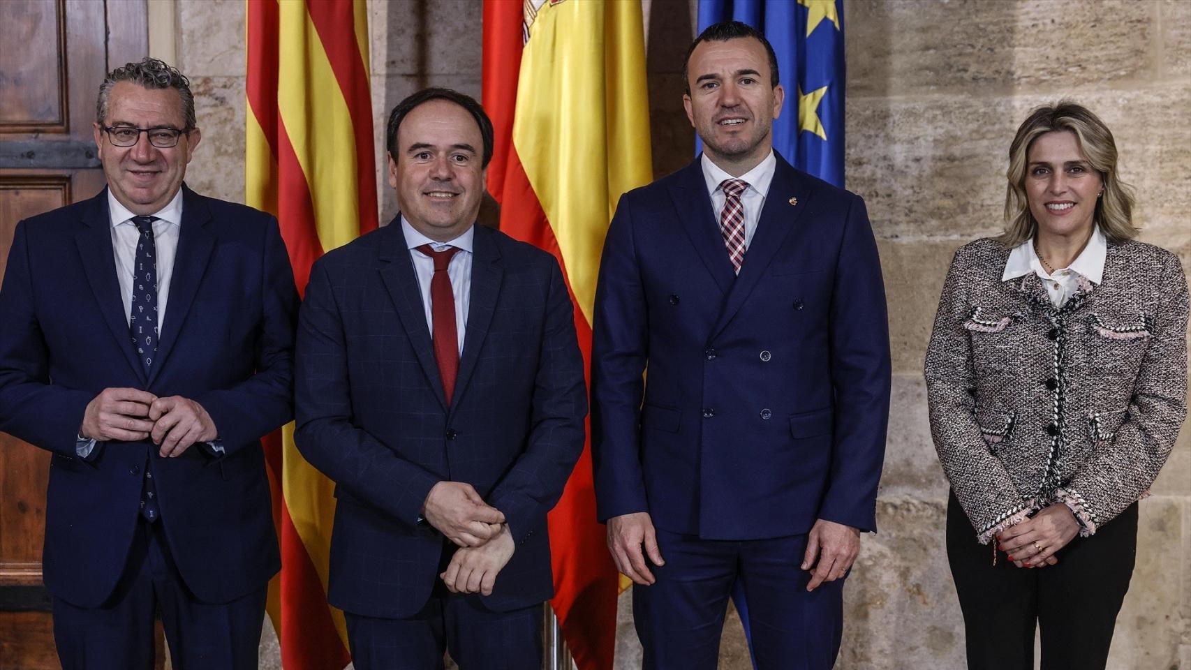 Llorca informa a los presidentes provinciales de un sondeo que da 37 diputados al PPCV y busca unidad ante el posible congreso