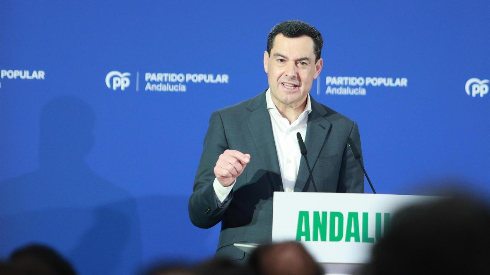 Juanma Moreno estalla a los 100 días del accidente de Adamuz: "Es indecente que Renfe se crea una víctima más"