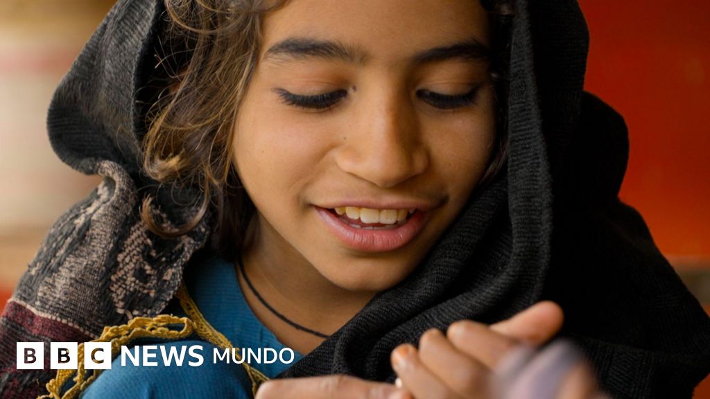 "Los demás niños no juegan conmigo desde que me infectaron": la investigación de la BBC en un hospital sospechoso de ser epicentro de una ola de contagios infantiles de VIH