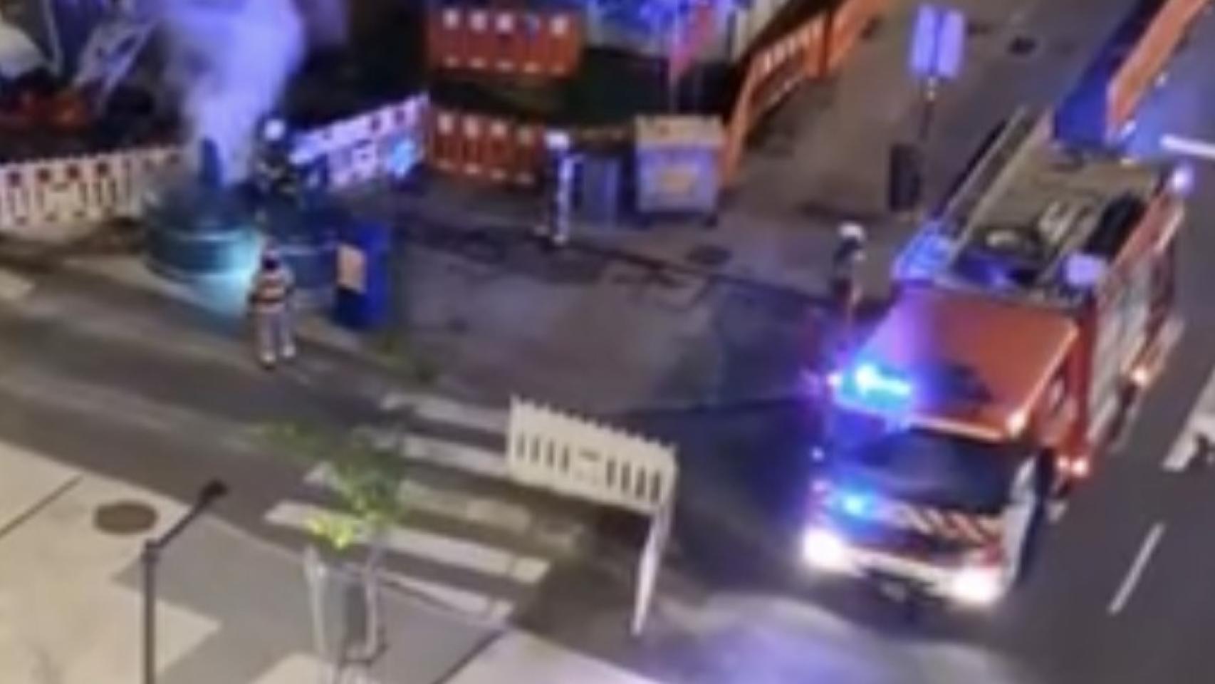 Arde un contenedor de cartón en Labañou, en A Coruña, en un incendio presuntamente intencionado