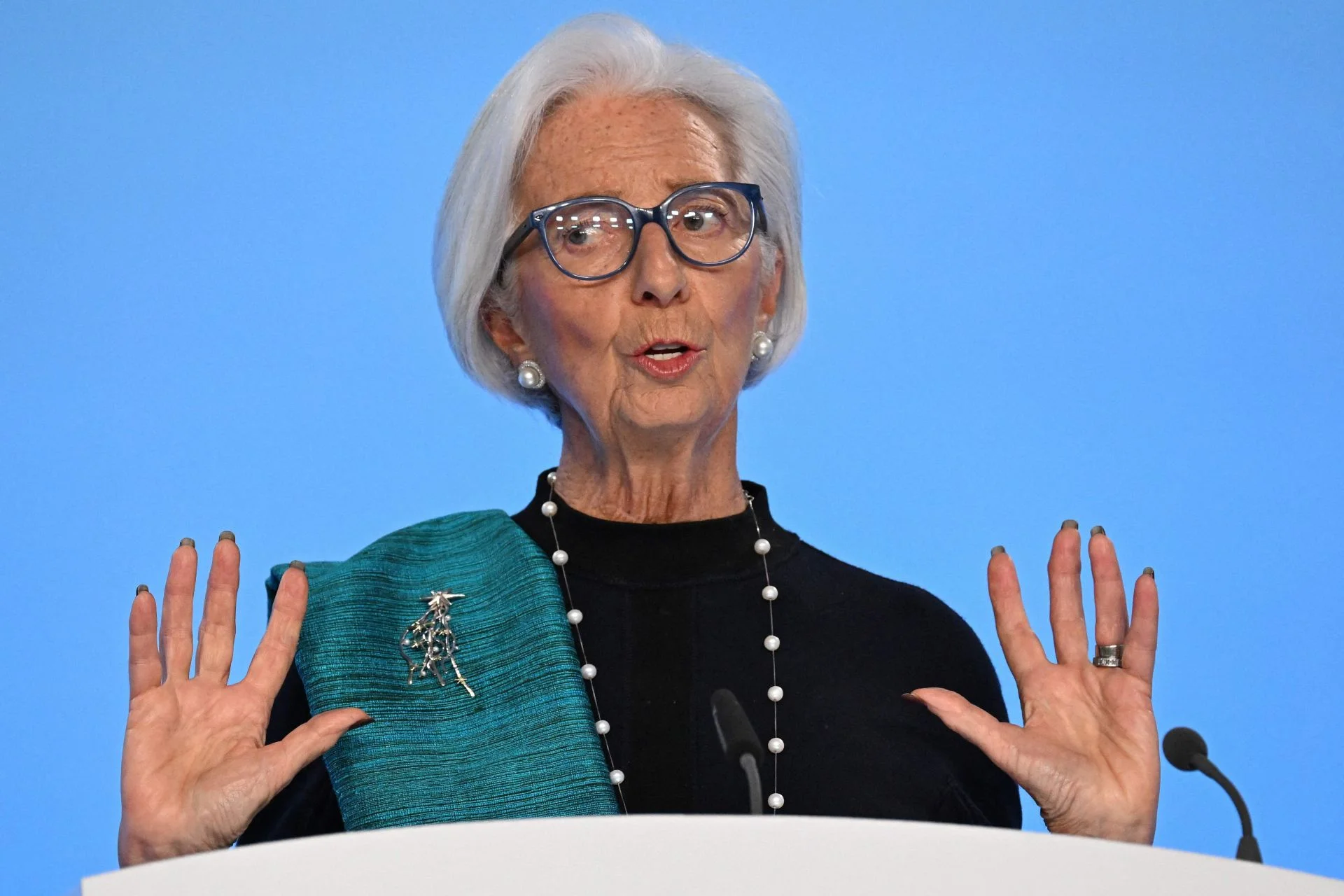 El BCE mantiene los tipos pero prepara el terreno para una subida en junio por el avance de la inflación