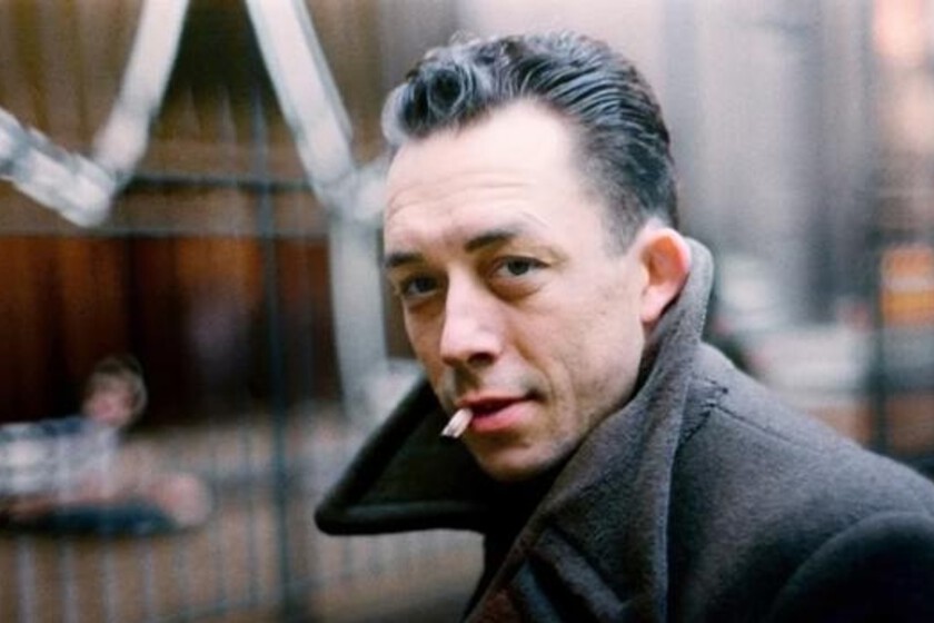 Qué quería decir Albert Camus cuando escribió: "Algunas personas gastan una energía tremenda simplemente en ser normales"