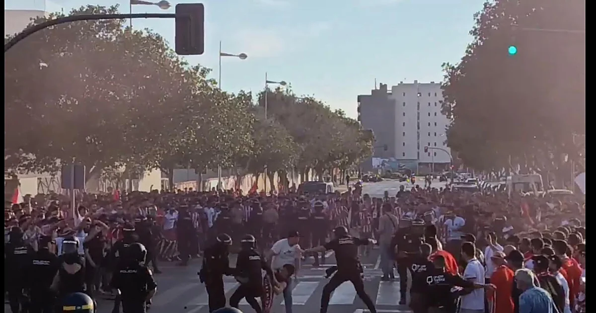 Cinco aficionados más del Almería, detenidos por el altercado antes del derbi contra el Málaga