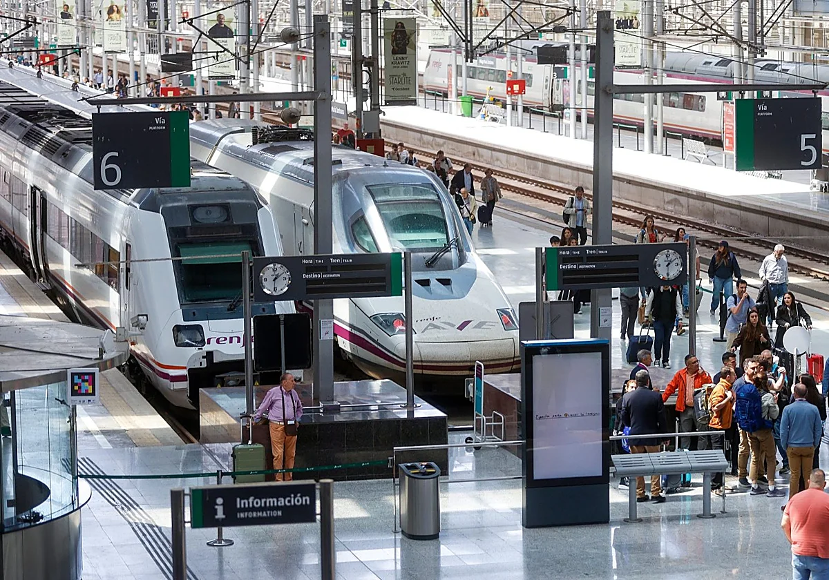Direct high-speed train returns to Malaga with more delays and full trains for the long weekend