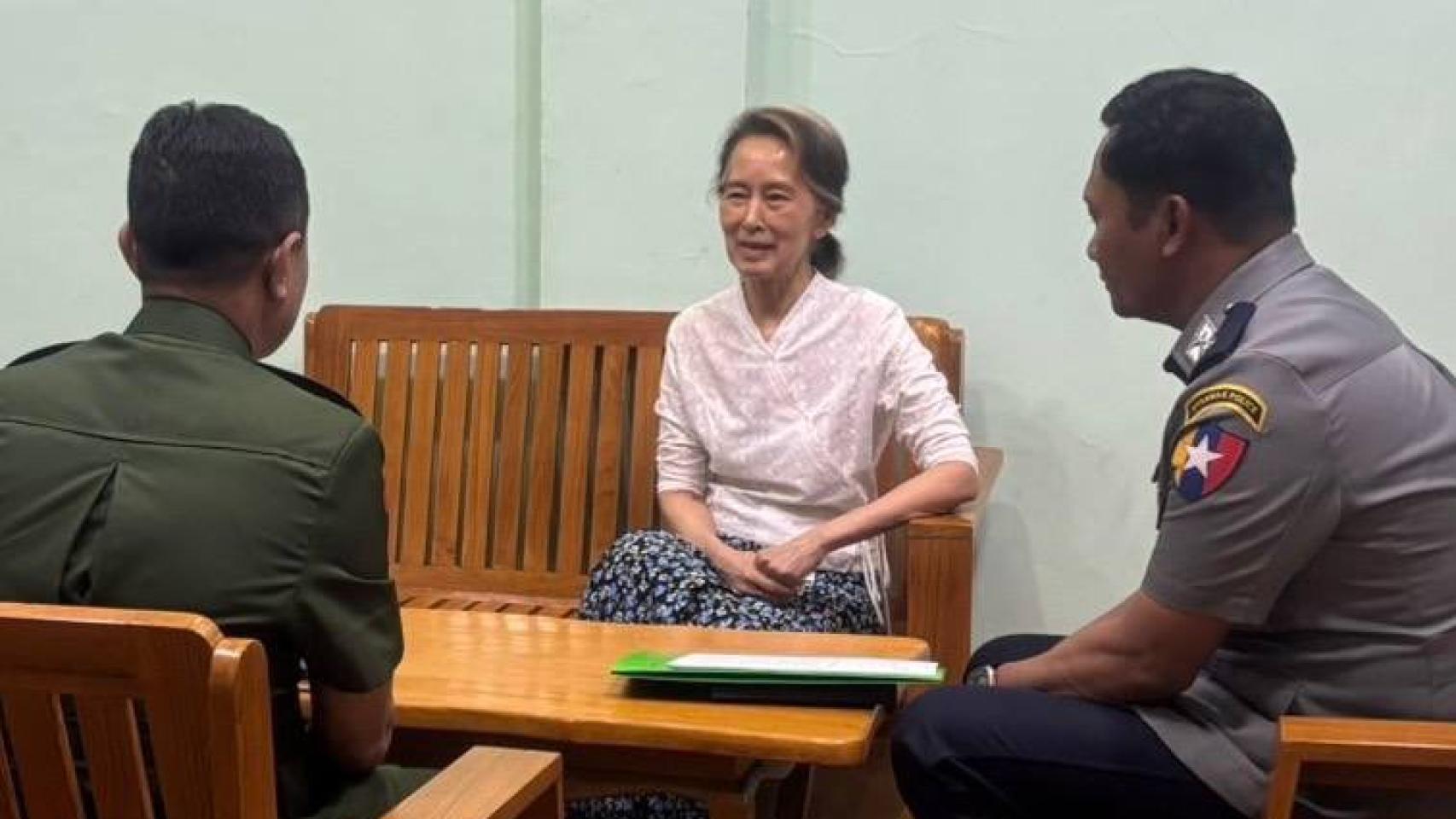 La exlíder birmana Aung San Suu Kyi, en arresto domiciliario tras estar en prisión desde su derrocamiento en 2021