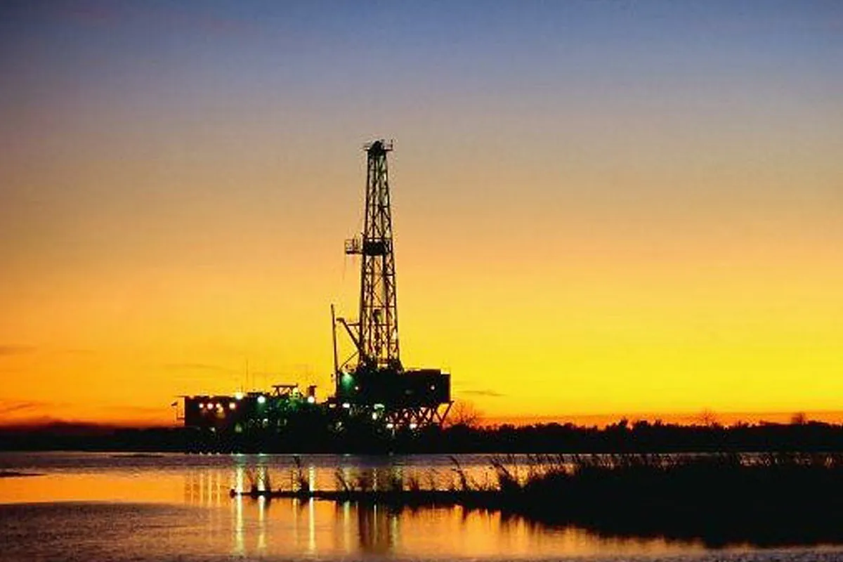 El petróleo registra un nuevo escalón bajista con el cambio de mes