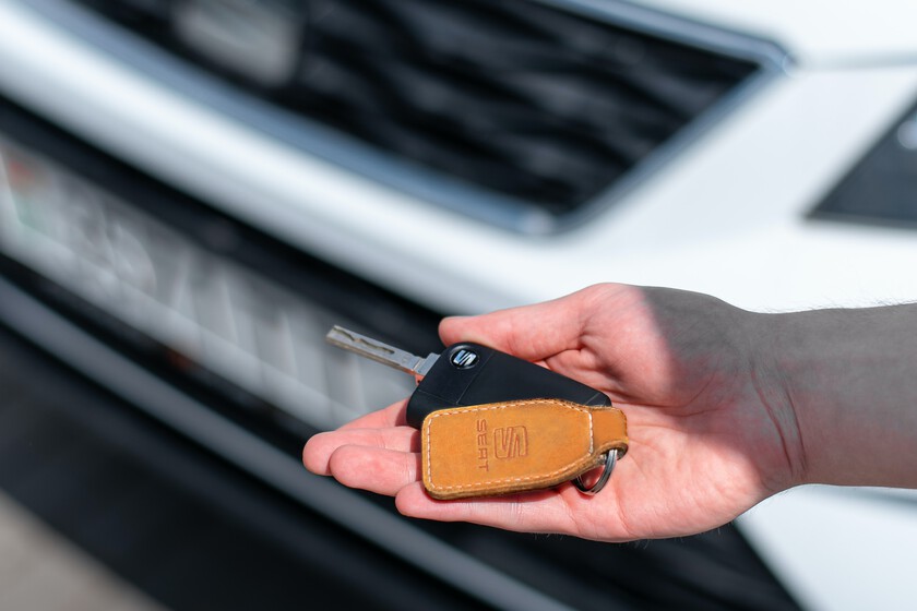 Compras un coche de segunda mano, lo pagas y la policía te lo confisca: así funciona la estafa del coche 'mellizo'