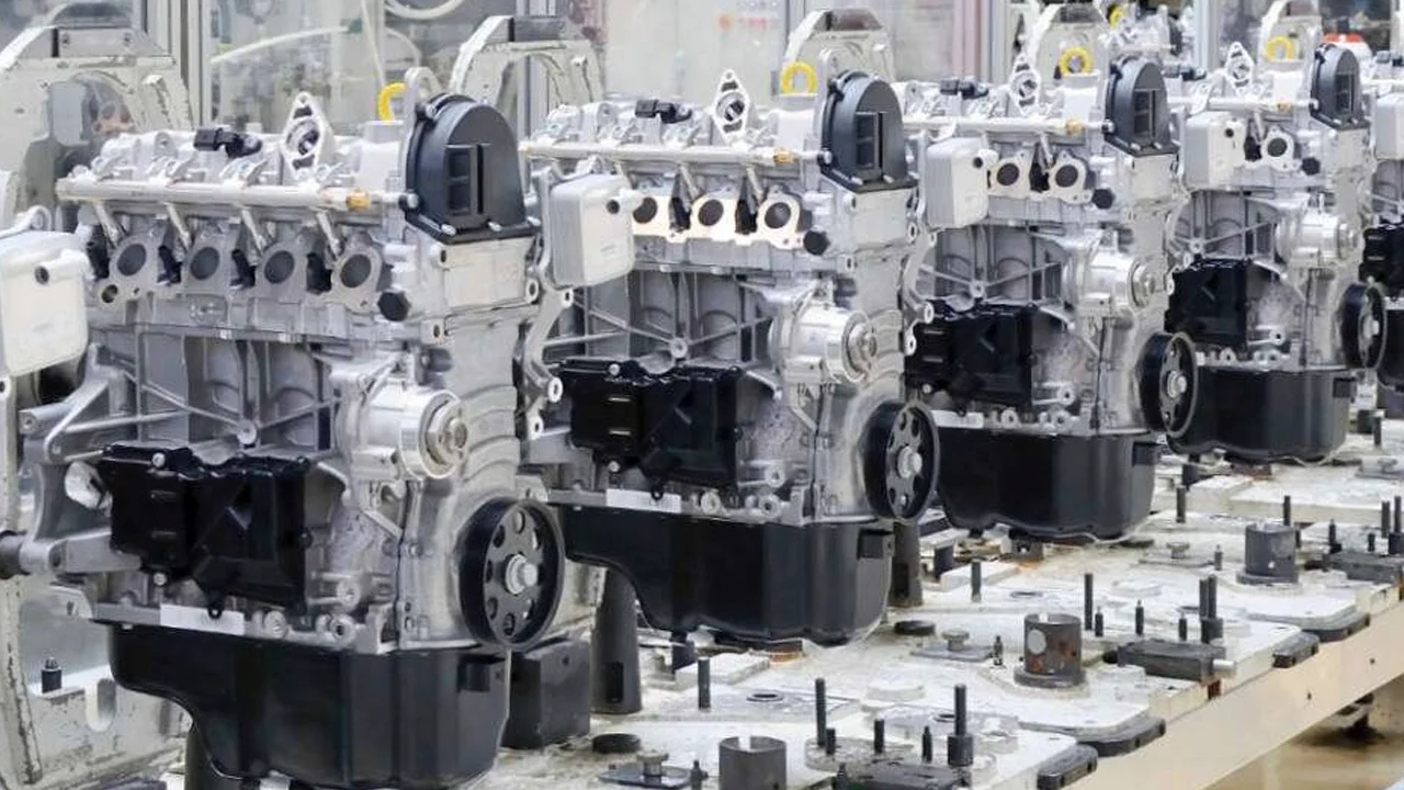 Europa no da marcha atrás en 2035: la combustión seguirá, pero solo para quien pueda pagarla