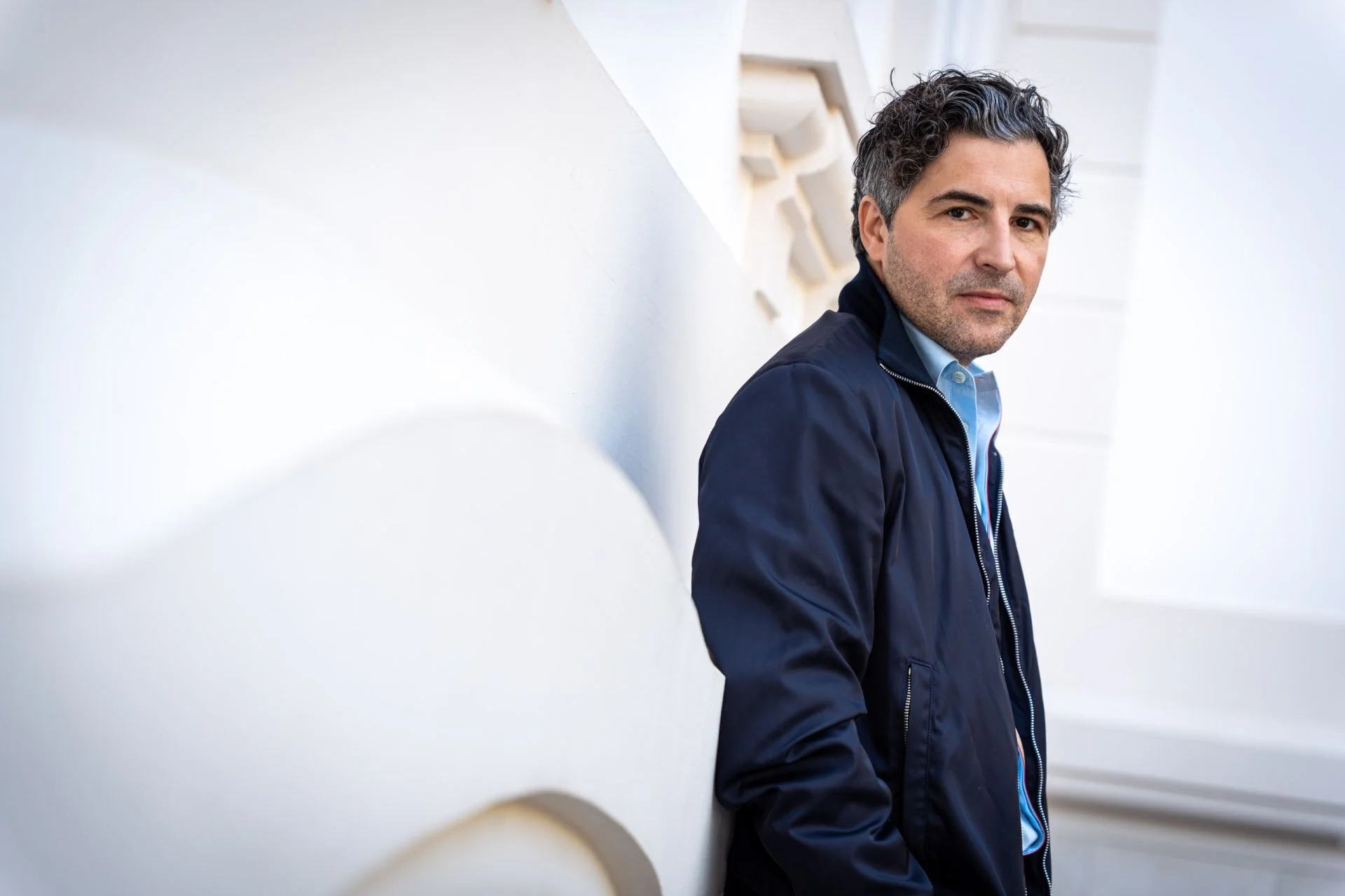 «No me interesa repetirme; eso te convierte en un hacedor de cuadros, no en un artista»