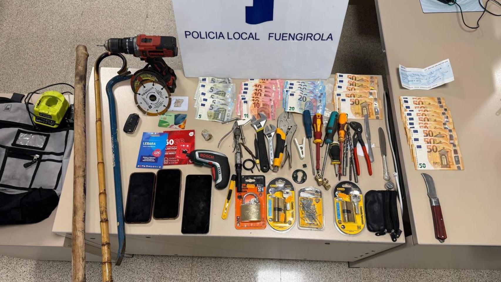 Una persecución por el centro de Fuengirola acaba con dos detenidos en la rampa de un garaje tras saltarse un control