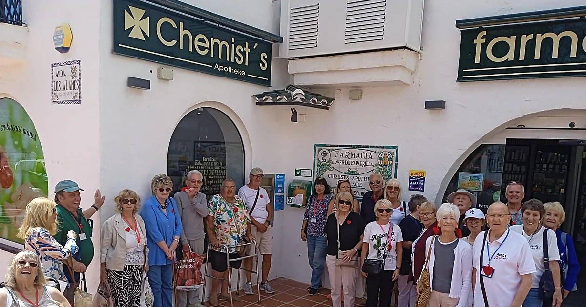 Age Concern installs new community defibrillator outside Benalmádena pharmacy