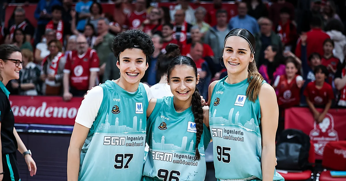 El emotivo debut de tres jóvenes canteranas del CAB Estepona que levantó el aplauso del pabellón rival