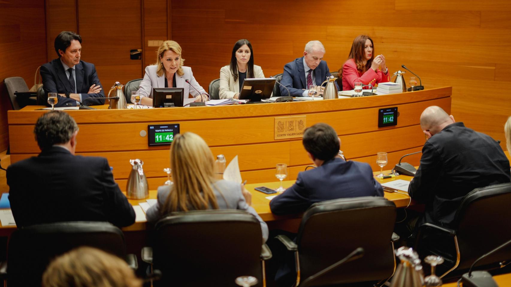 El PP y Vox piden cerrar la comisión de investigación de la dana de Les Corts sin la comparecencia de Pradas