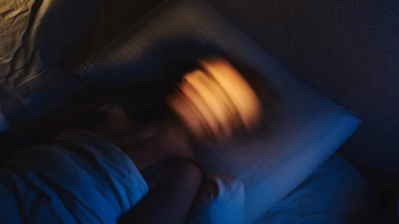 ¿Cómo mezcla tu mente recuerdos y emociones al soñar?