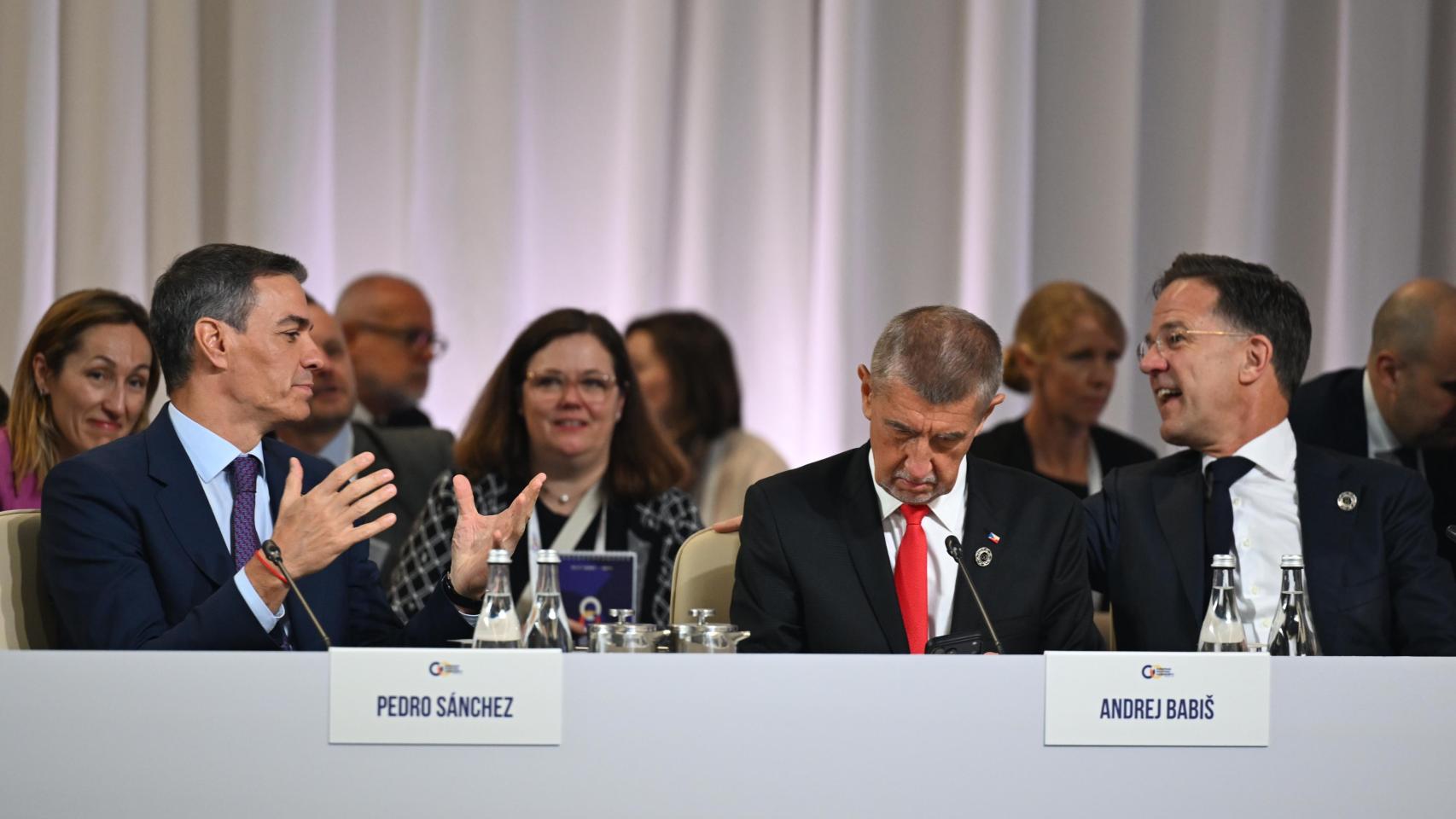 La cumbre paneuropea pide desde Armenia "reforzar el pilar europeo de la OTAN" tras la retirada de tropas de Trump