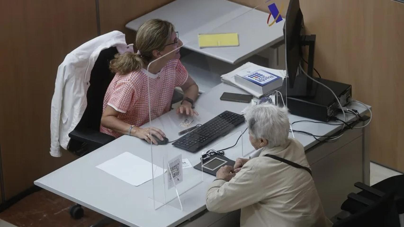 El empleo público se dispara desde 2019: crece el doble que el privado por el tirón de las CCAA
