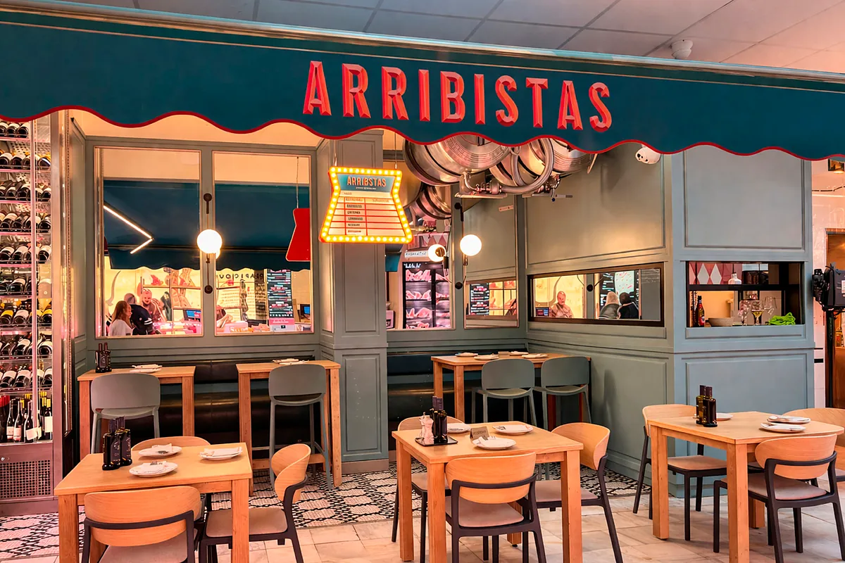 Cocina en directo dentro de un mercado