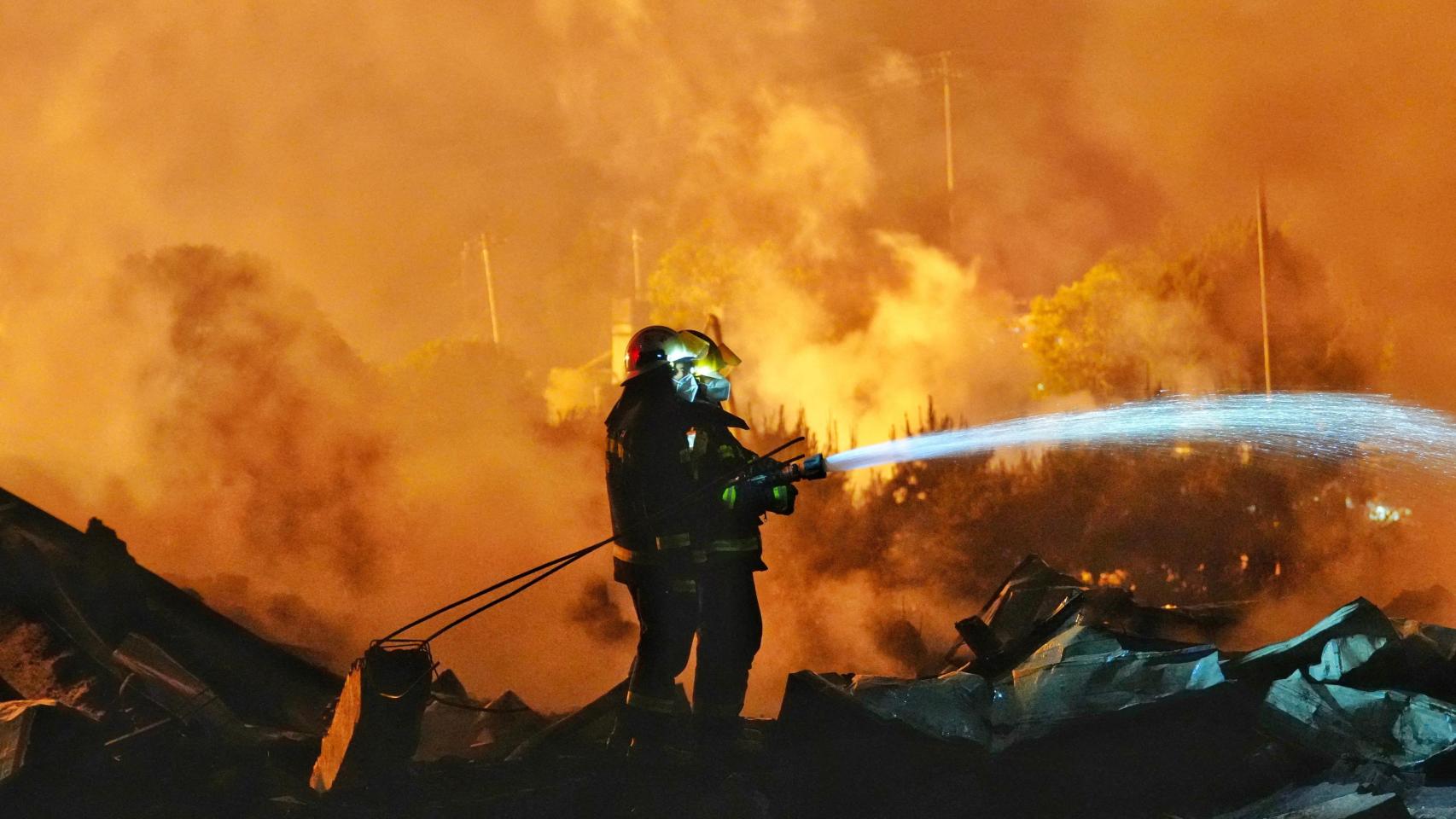 Al menos 26 muertos en una explosión en una fábrica de fuegos artificiales en China: el dueño ha sido detenido