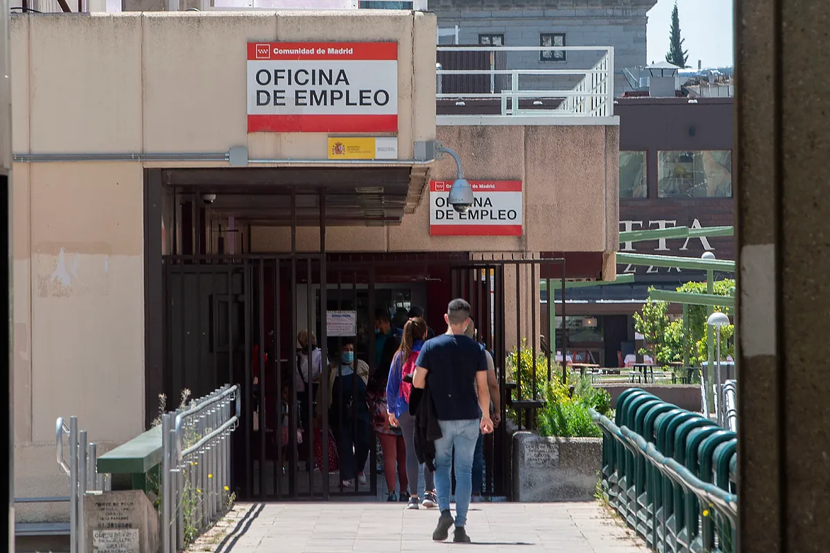 El paro baja en 62.668 personas en abril y la creación de empleo alcanza un nuevo récord