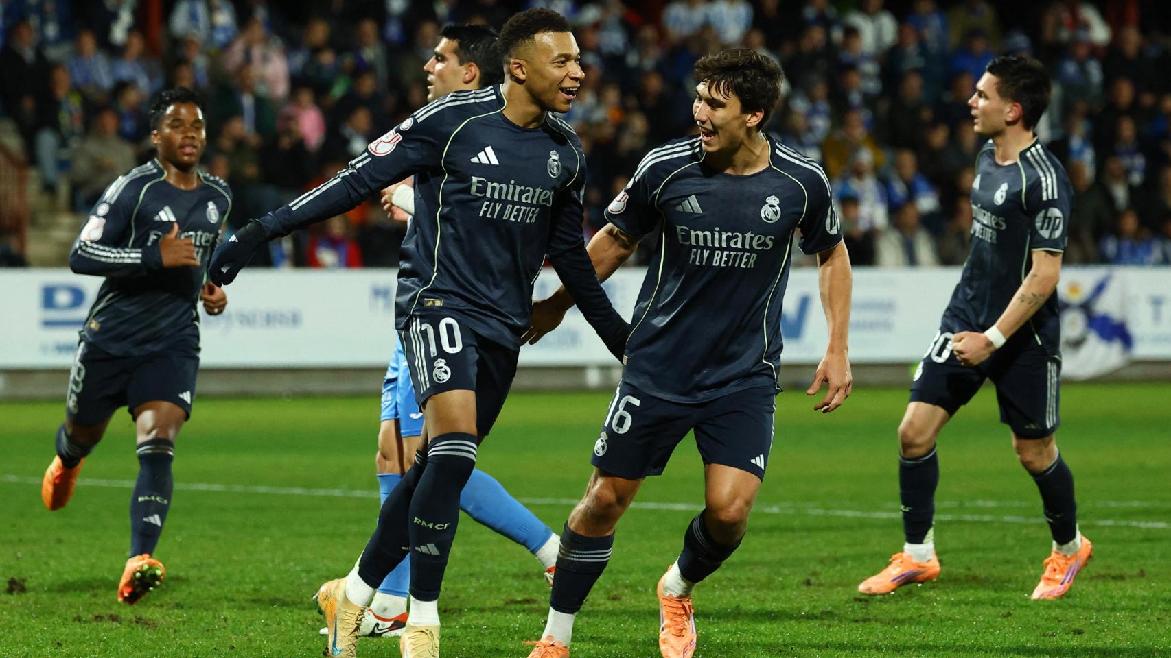 Mbappé lidera el sufrido triunfo del Real Madrid frente al Talavera y da aire a Xabi Alonso con el pase a octavos de la Copa