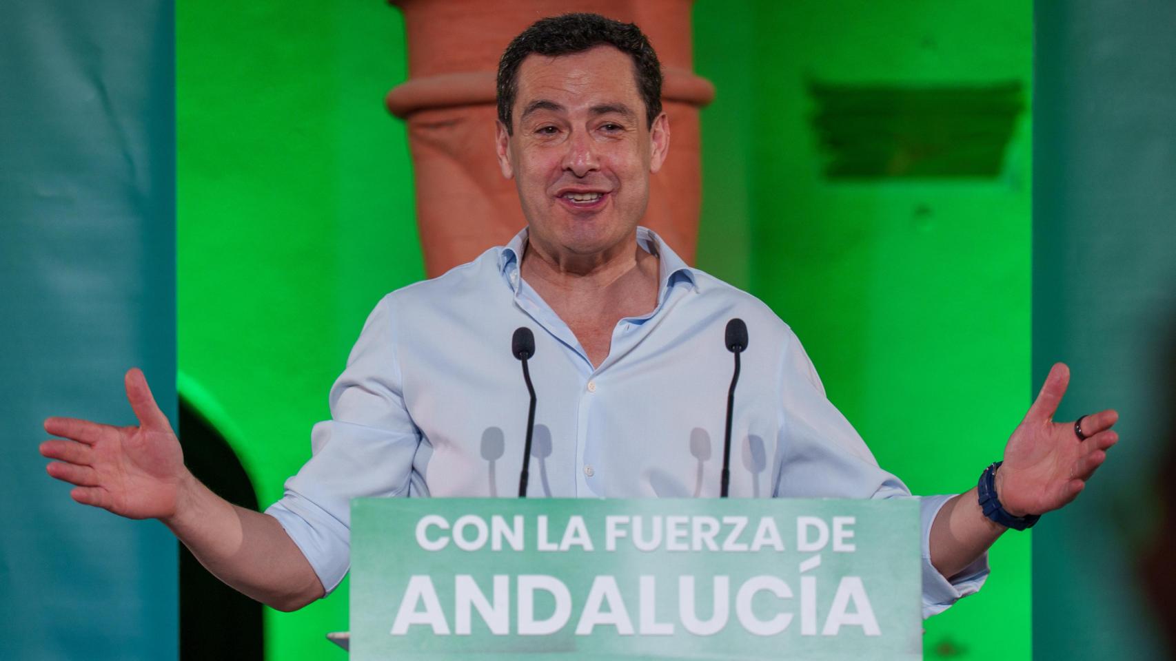 Juanma Moreno rozaría la mayoría absoluta ante un PSOE hundido y un Vox en alza, según el 'CIS andaluz'