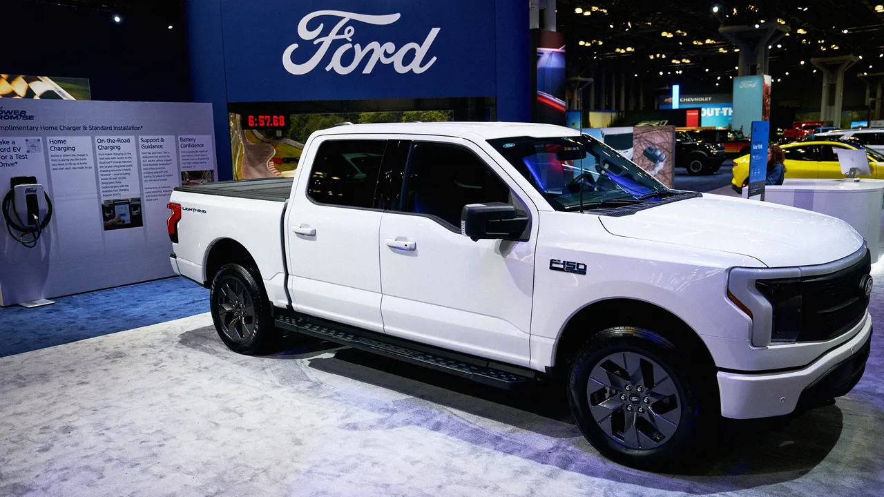 Ford abandona los autos totalmente eléctricos y apuesta todo a los híbridos