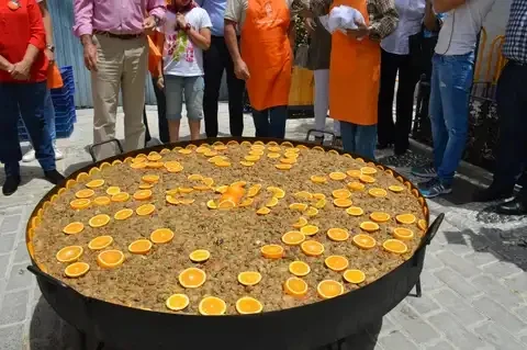 Coín celebra la Fiesta de la Naranja con gastronomía, moda flamenca y visitas culturales
