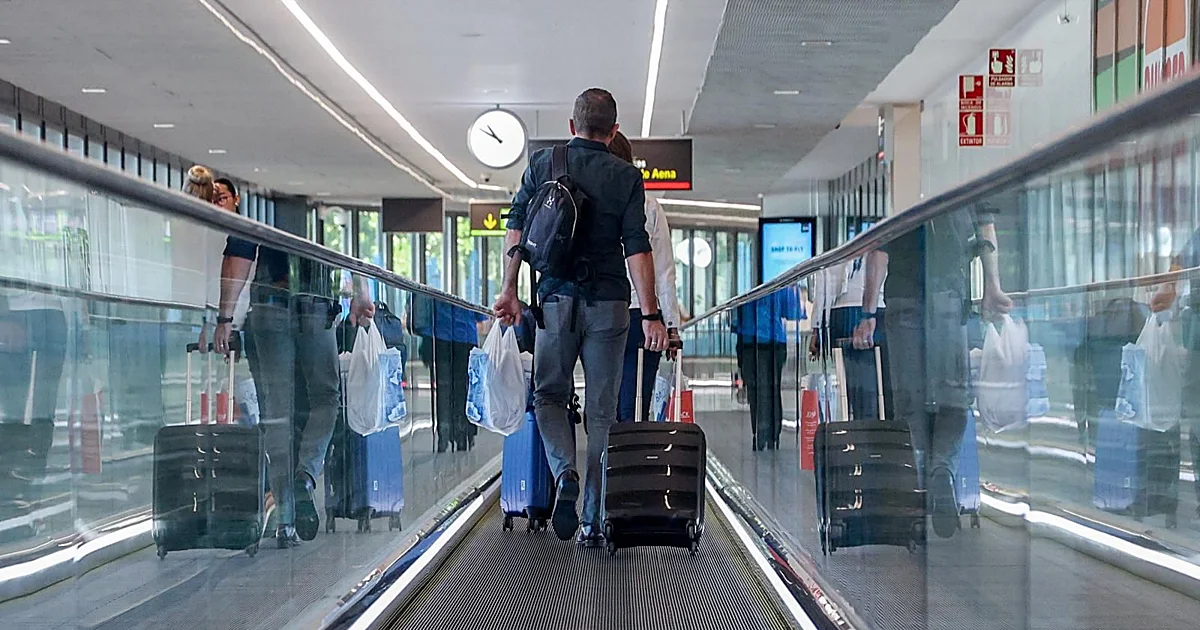 España resiste la crisis del queroseno mientras las aerolíneas recortan dos millones de asientos