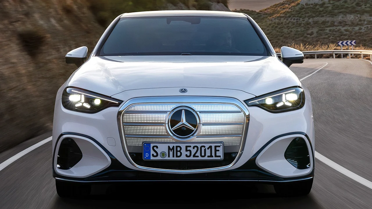 El primer Mercedes Clase C eléctrico ya tiene precio, 489 CV y más de 700 km de autonomía para abrir una nueva etapa