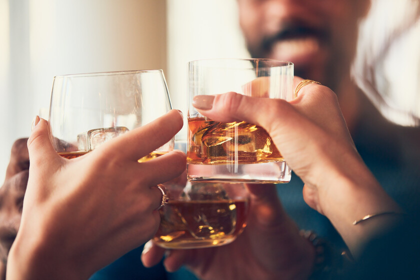 La ciencia ha creado un "mapa" de la resaca: así es como nuestro cuerpo percibe realmente los excesos con el alcohol
