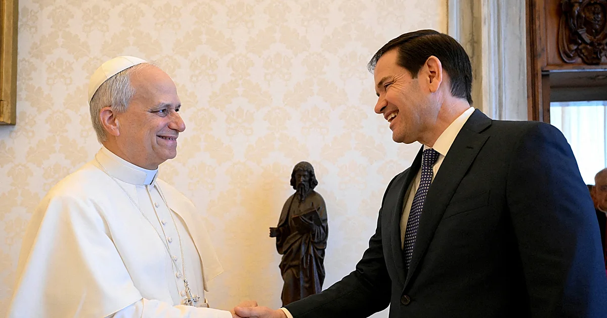 Trump carga de nuevo contra el Papa por «poner en peligro a muchos católicos»