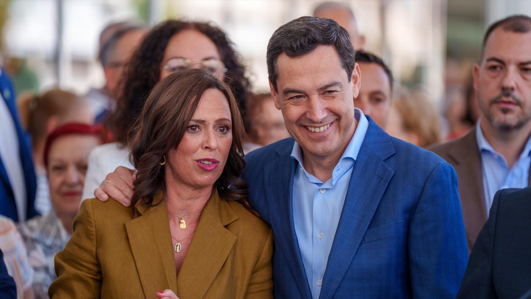 Juanma Moreno se va a Granada para buscar el escaño que le puede dar la mayoría absoluta: "Va a ser duro de conseguir"