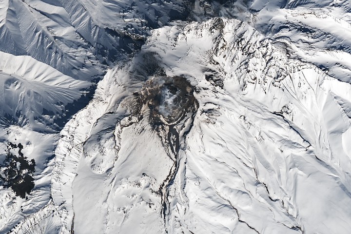 Melting Snow Off Shivelyuch