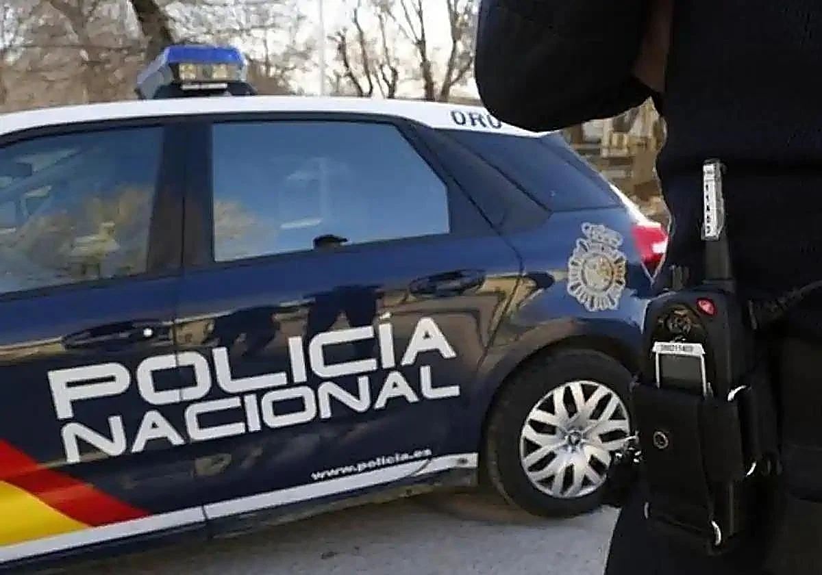 Tira por las escaleras a una mujer al robarle un bolso en Marbella: tiene varios huesos fracturados