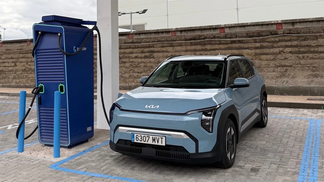 Los 5 miedos antes de comprar un coche eléctrico (y por qué desaparecen en el primer mes)