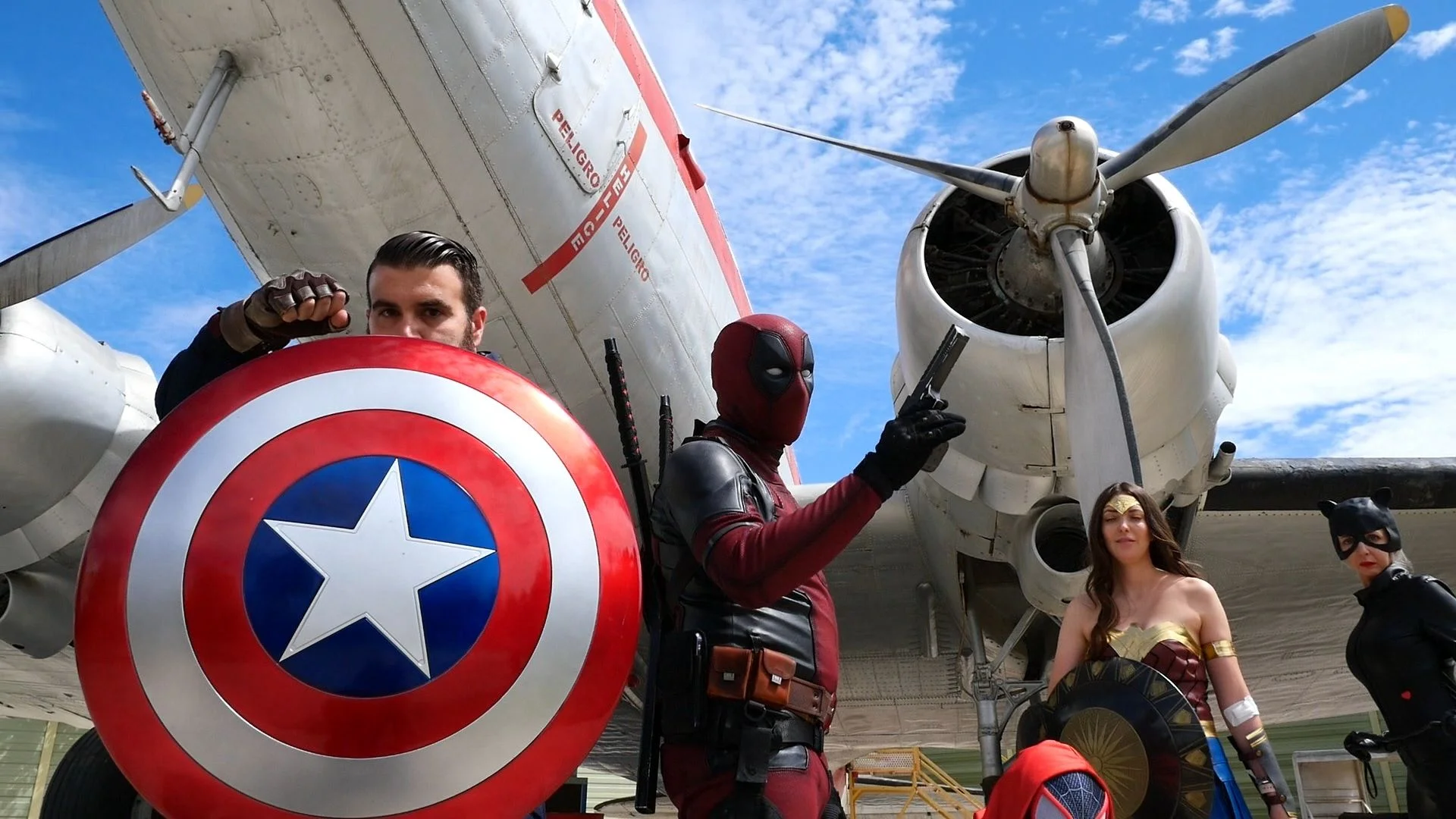 Superhéroes animan a donar sangre en el Museo Aeronáutico de Málaga el 9 de mayo