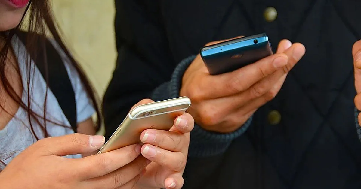 Talleres en los centros de Torremolinos para prevenir el 'sexting' y otros riesgos de las redes
