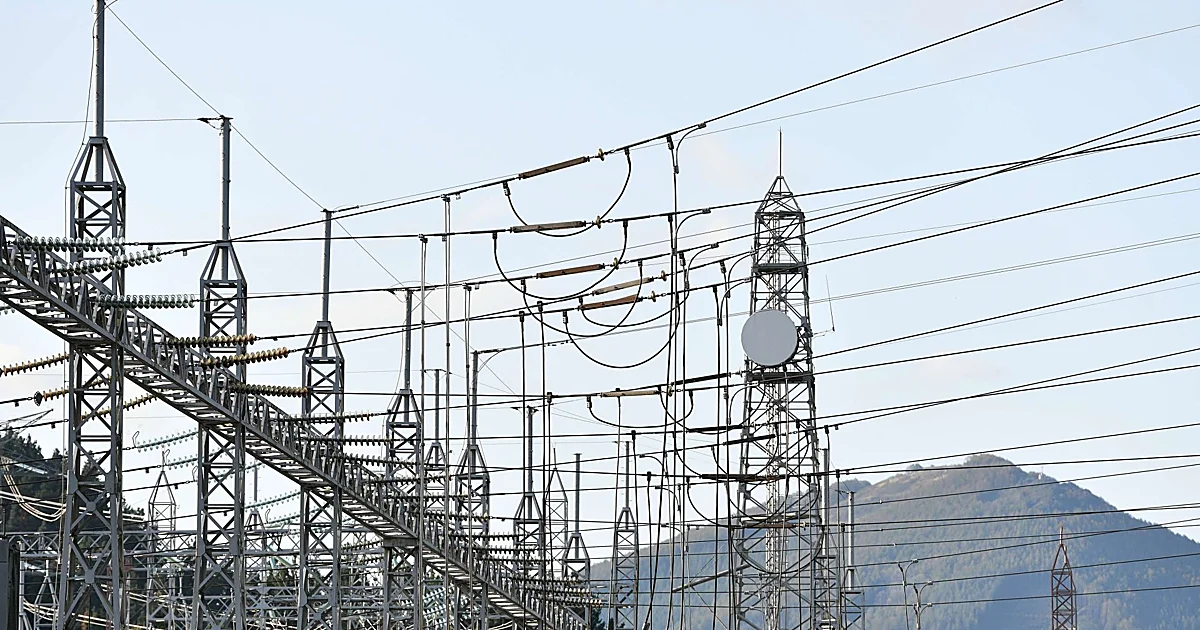 La red eléctrica arrastra hasta una década de retraso en infraestructuras clave para conectar nueva demanda
