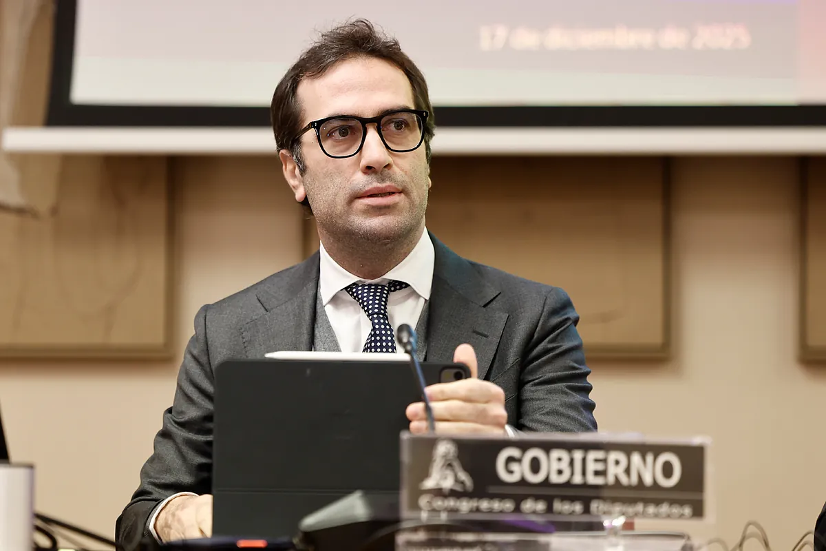 Bruselas perdona al Gobierno 17 leyes para facilitarle el cobro de fondos europeos